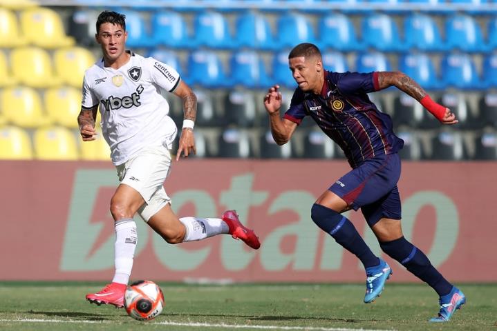 Madureira vence Botafogo e segue vivo no Carioca