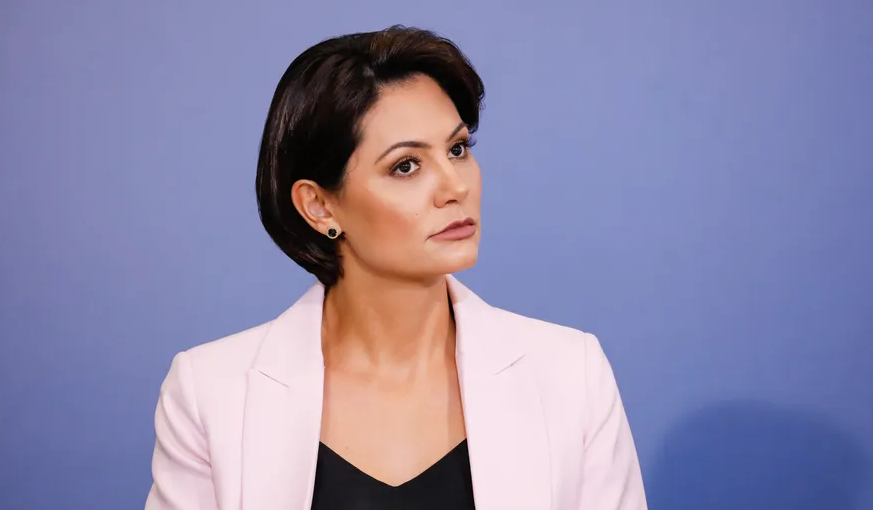 Michelle Bolsonaro afirma que direita “destrói comunicação do atual governo”