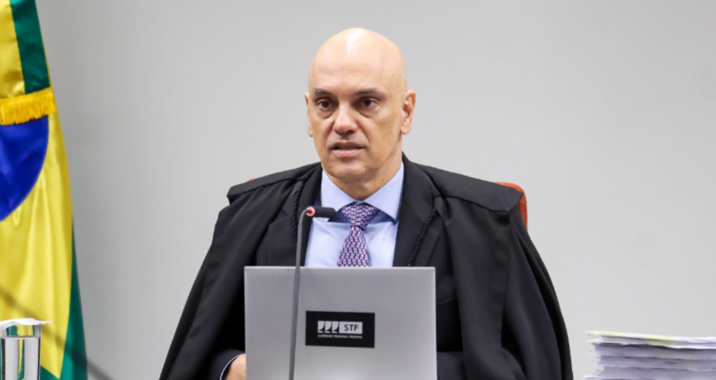 Moraes encerra conta no X um dia após multar rede