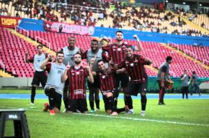 Moto, animado, desafia o Sport em Recife