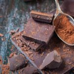 Mudanças climáticas podem inviabilizar produção de chocolate, revela estudo