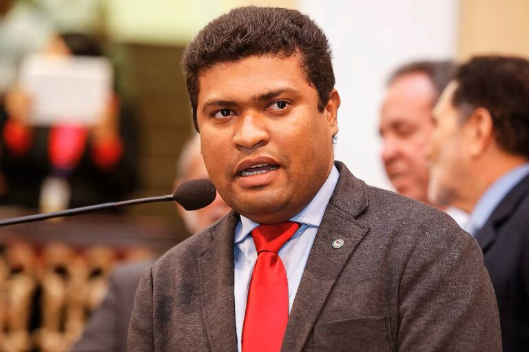 Polícia de Pernambuco faz buscas na casa de deputado bolsonarista