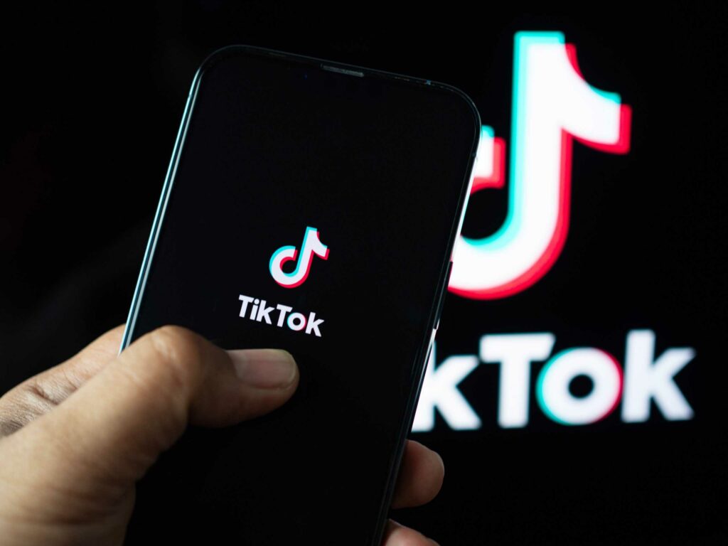 TikTok: Trump diz que está negociando futuro da rede social