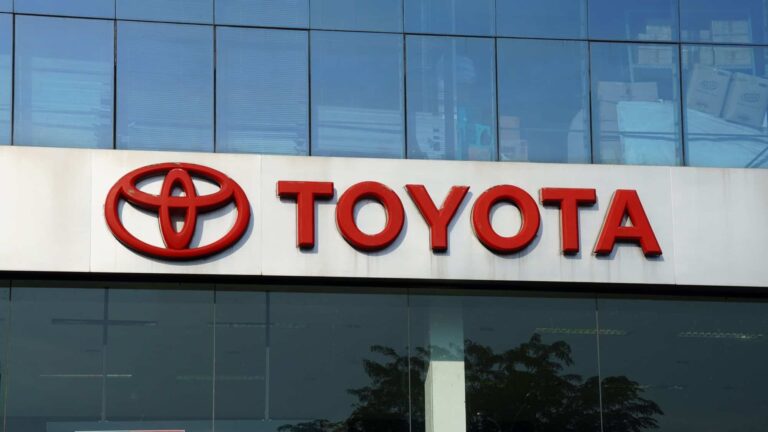 Toyota investe US$ 14 bilhões e inicia produção de baterias