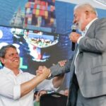 Troca de afagos entre Lula e Tarcísio em evento gera