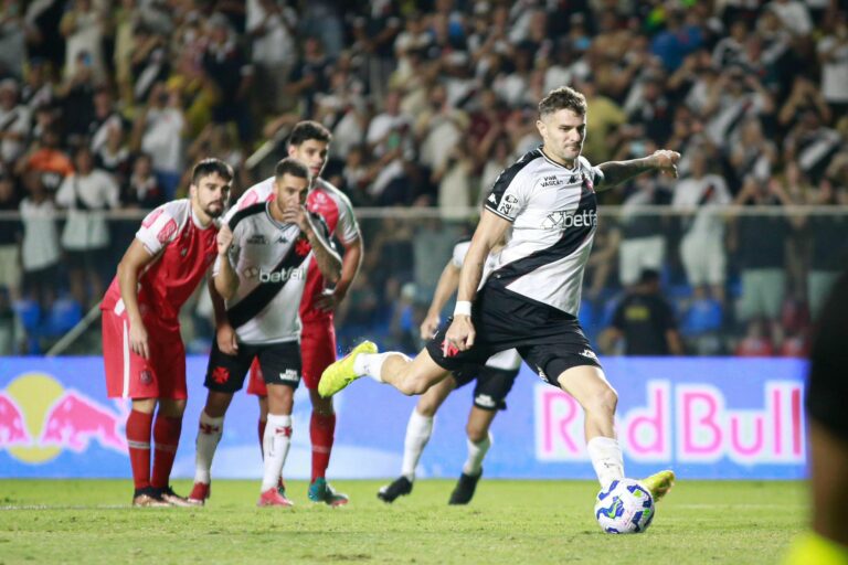 Vasco vence União-MT por 3 a 0 e avança na