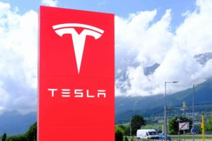 Vendas da Tesla despencam na Europa mesmo com alta demanda