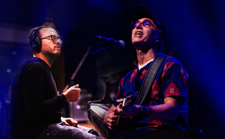 Zeca Baleiro anuncia lançamento do álbum “Piano”, com o duplo