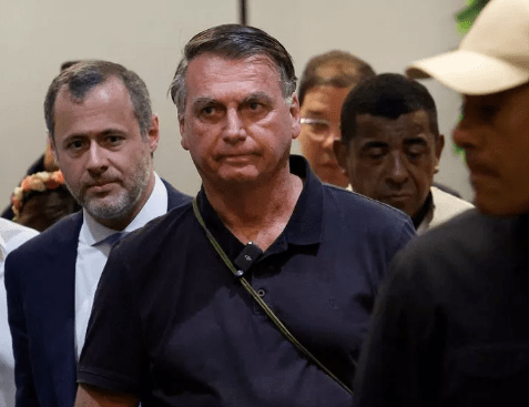 ‘Não tenho plano de fuga’, diz Bolsonaro após denúncia da