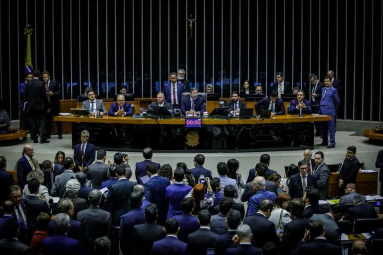 Câmara aprova projeto que libera emendas canceladas de ‘restos a