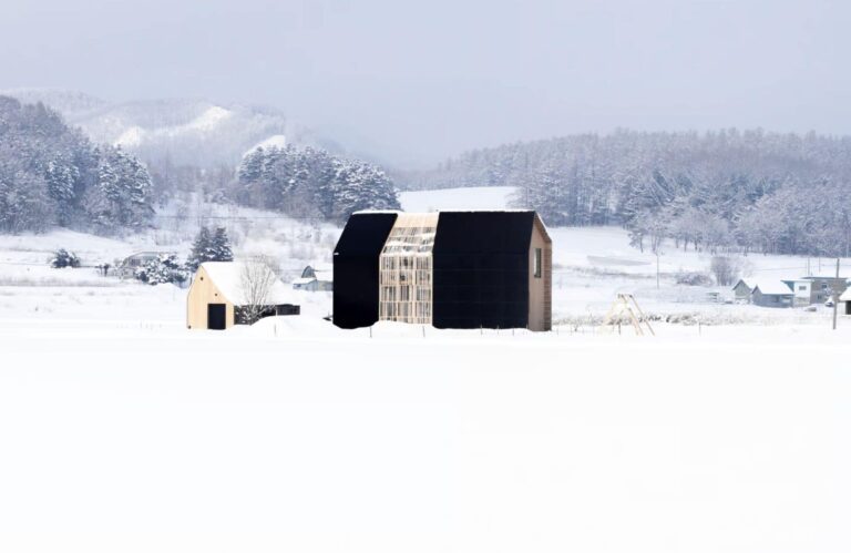 Casa sustentável no Japão gera o dobro da energia que