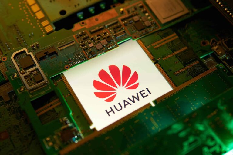 Depois do celular dobrável invertido, Huawei prepara notebook diferentão