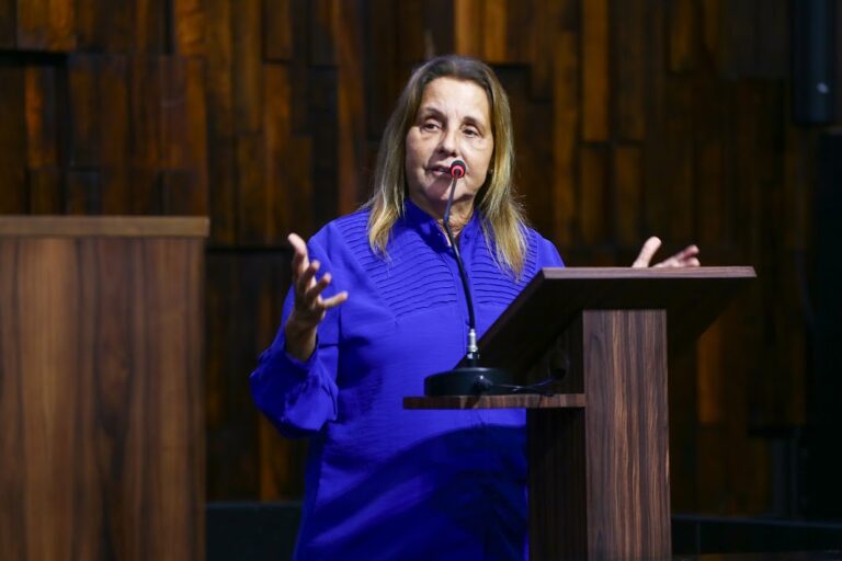 Deputada Lucinha celebra regressão do câncer e anuncia última sessão