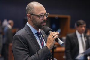 Deputado levanta suspeita de grampos da Seap em gabinetes de