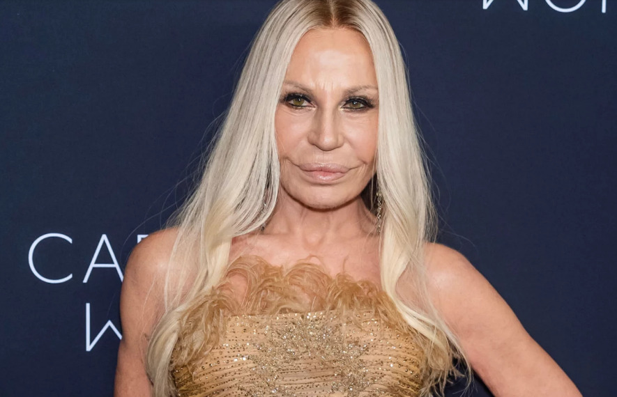 Donatella Versace deixa a direção criativa da Versace após 28