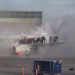 EUA: motor de avião da American Airlines pega fogo após