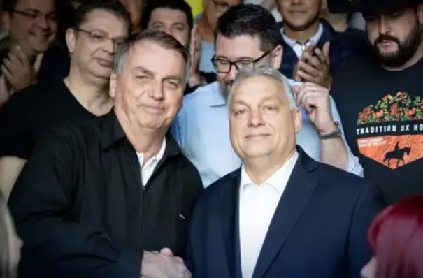 Elio Gaspari crava que Bolsonaro irá para embaixada se for