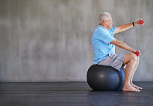 Estudo brasileiro: como a musculação protege idosos contra demências