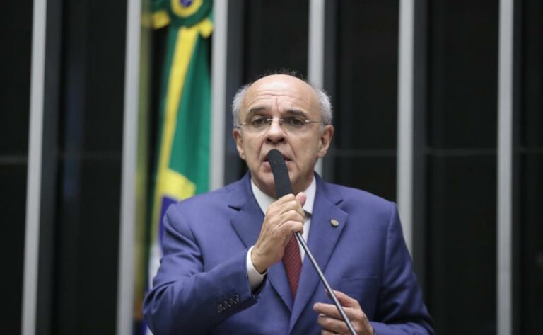Ex-presidente do Flamengo, deputado Bandeira de Mello propõe criação da