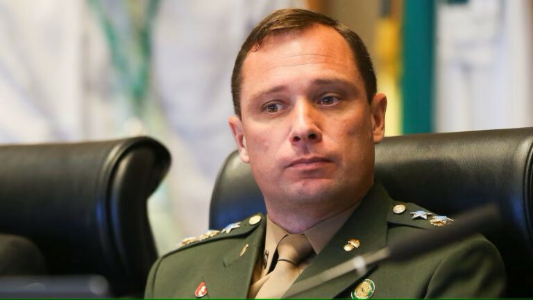 Exército coloca tenente-coronel Mauro Cid em condição sub judice e