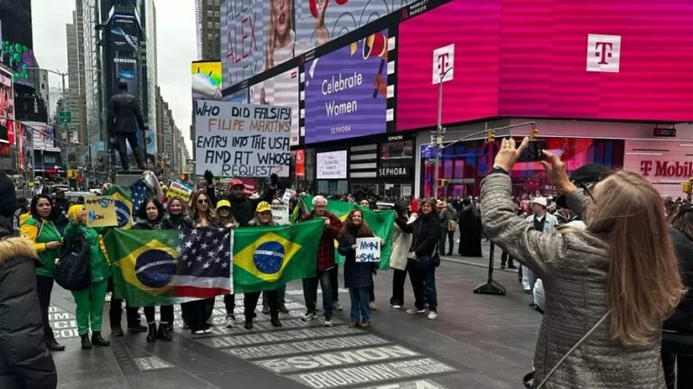 Flopou! Ato esvaziado em Nova York tem live de Bolsonaro: