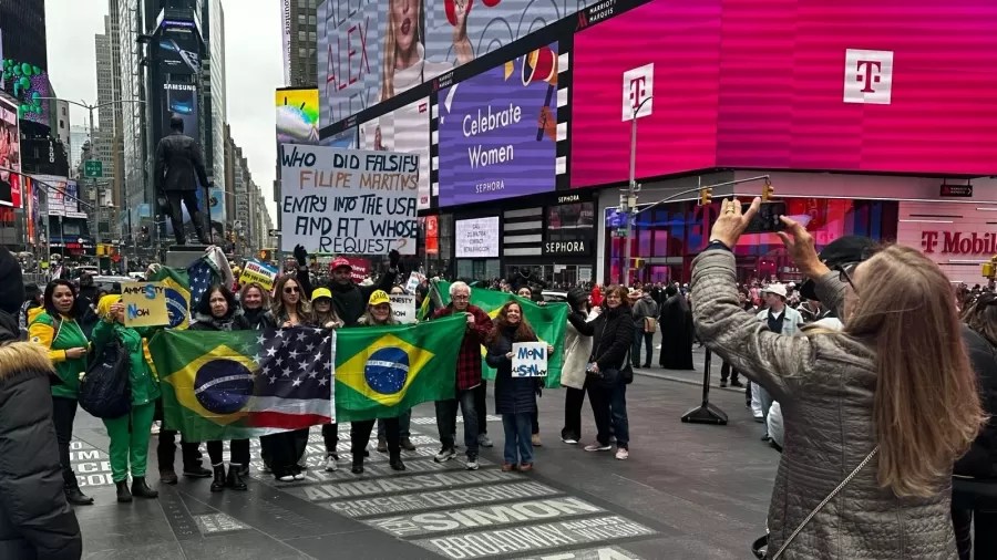 Flopou! Ato esvaziado em Nova York tem live de Bolsonaro: