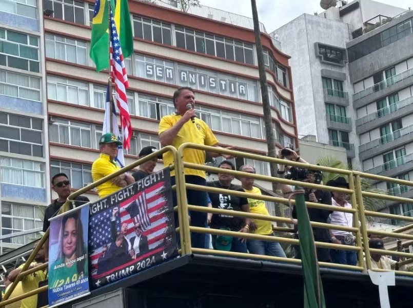 Idealizador da placa “Sem anistia” durante protesto em Copacabana celebra