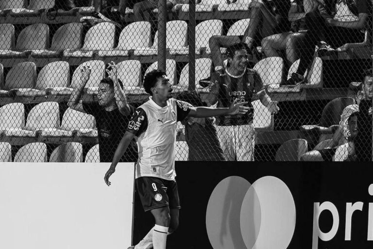 Jogador do Palmeiras é vitima de racismo durante jogo no