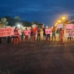 Moradores bloqueiam trecho da BR-135, na Vila Maranhão, em protesto