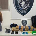 Mulher é presa com 6kg de skunk dentro de casa,