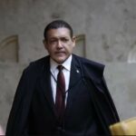 Nunes Marques vota contra pedidos de Bolsonaro para afastar ministros