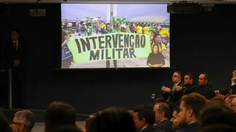Repercussão global: New York Times diz que Bolsonaro réu deve