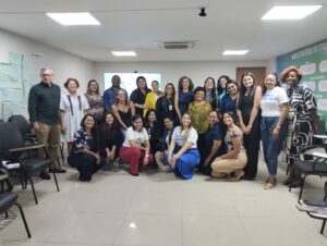 Seminário reúne especialistas para abordar acesso a telas na primeira