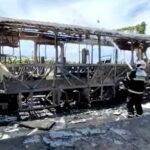 VÍDEO: ônibus entra em chamas dentro do Terminal Praia Grande