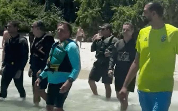 (Vídeo) Bolsonaro se reúne com aliados em Angra, elogia Trump