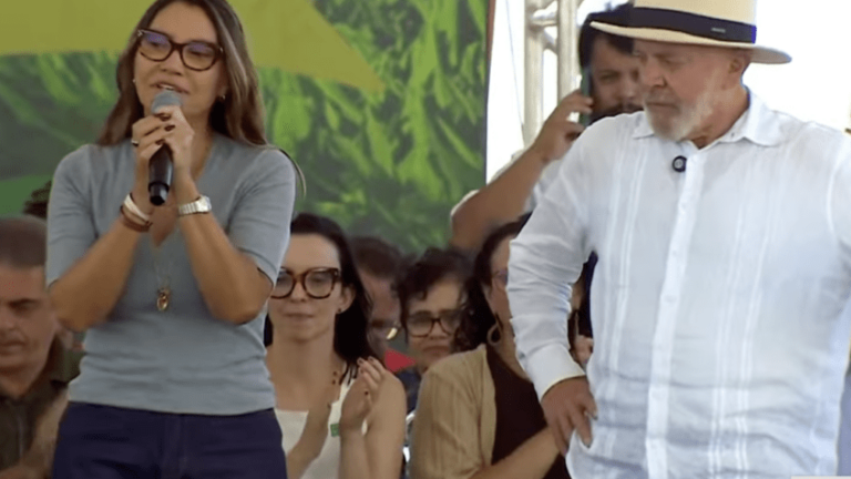 (Vídeo) “Eu não tenho medo, só tenho coragem”: Janja chora