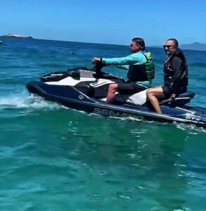 (Vídeo) Pastor Silas Malafaia passeia na garupa do jetski de