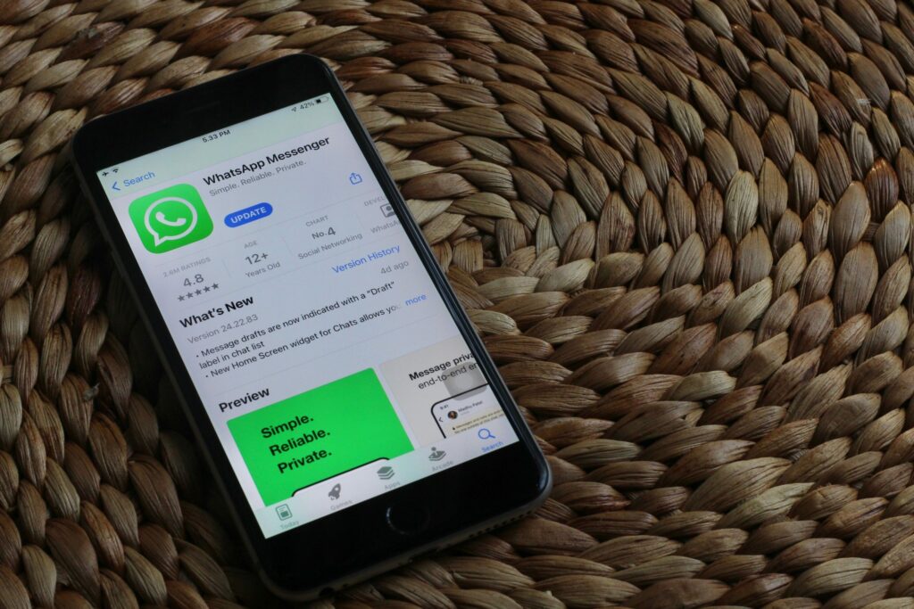 WhatsApp vai parar de funcionar em iPhones antigos; saiba se