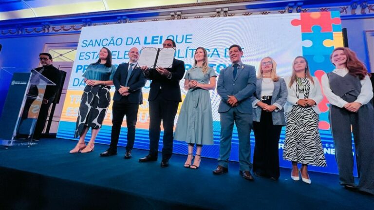 Alerj celebra Dia Mundial da Conscientização do Autismo e regulamenta