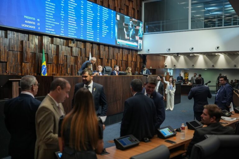 Alerj presta homenagem a policial civil morto em ação na