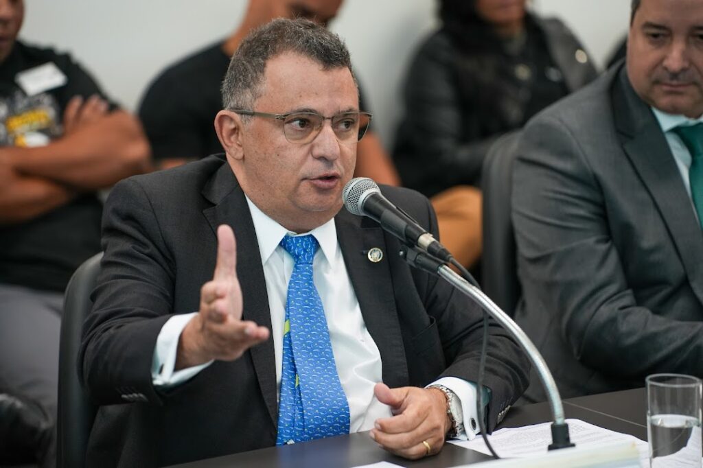 Após pressão de deputados, procurador do Estado promete rever parecer
