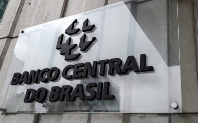 Boletim Focus: Mercado reduz projeção de inflação e eleva previsão