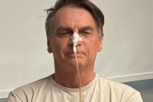 Bolsonaro deixa UTI após duas semanas internado