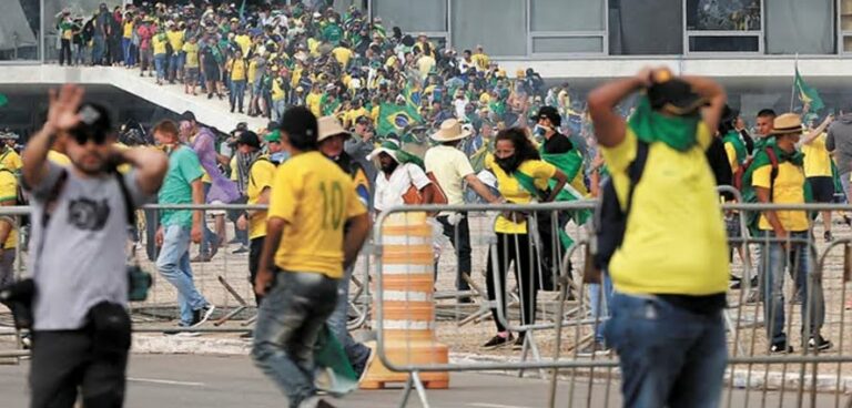 Bolsonaro pede ao PL versão mais enxuta do projeto de