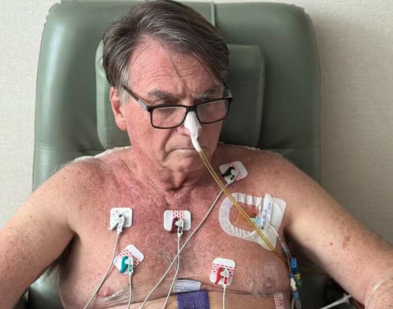 Bolsonaro segue na UTI com quadro estável após cirurgia abdominal,