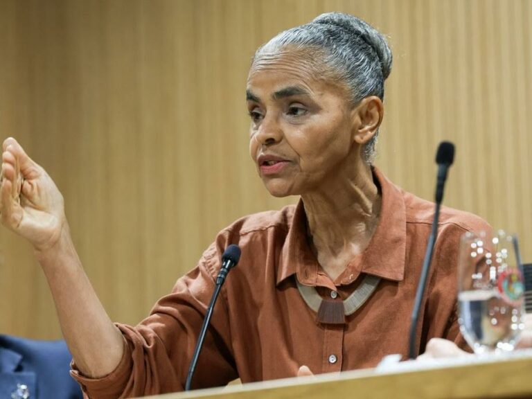 Câmara convoca Marina Silva para explicar participação em protesto indígena