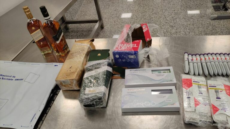 Casal é preso no aeroporto de BH com canetas de
