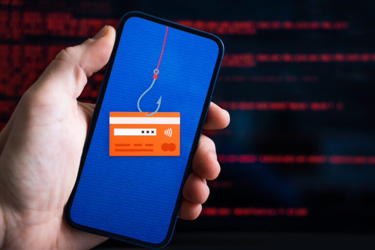 Cibercriminosos criam vírus que clona cartão via celular