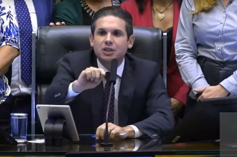 Cobrado pelo PL a acelerar anistia, Motta diz que momento