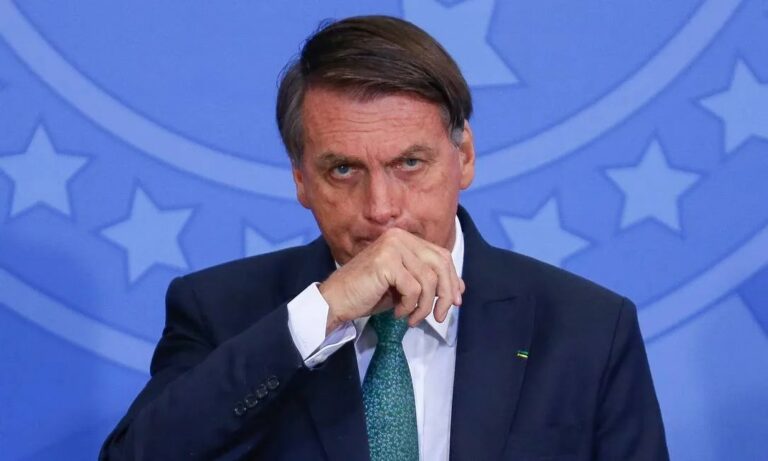 Datafolha: 67% dizem que Bolsonaro deveria abrir mão de candidatura